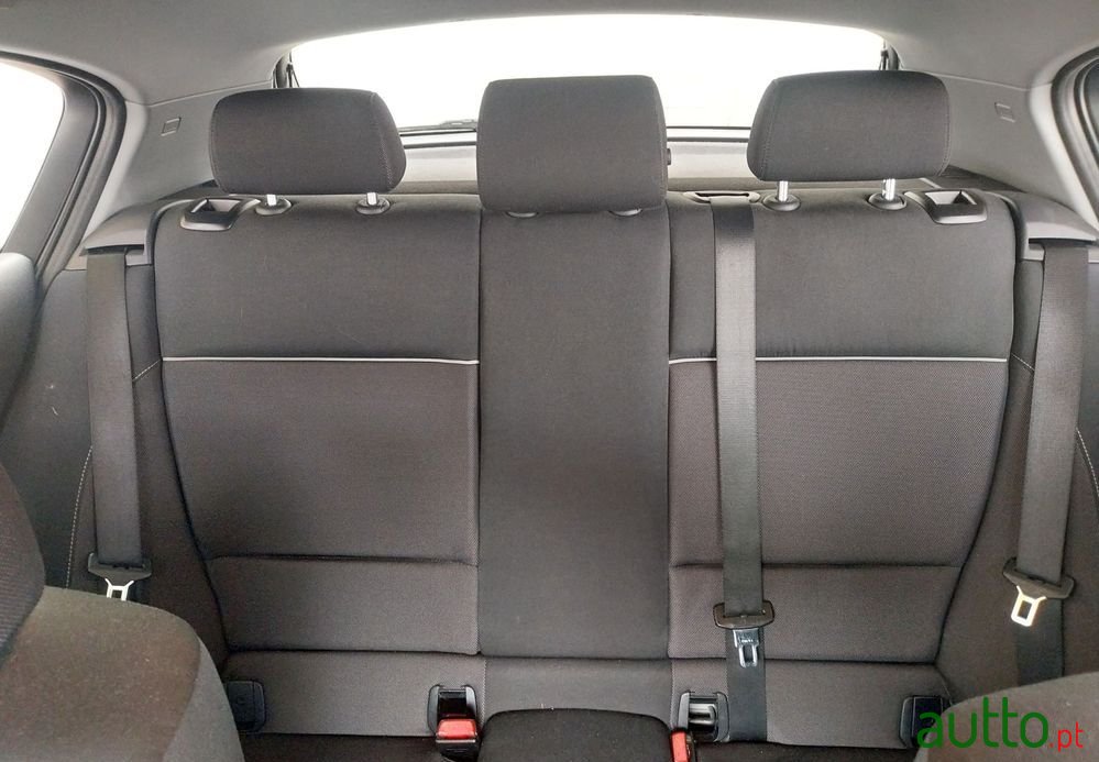 2011' BMW Série 1 D photo #6