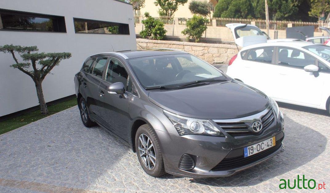 2013' Toyota Avensis 2.0 D4D 125Cv photo #1
