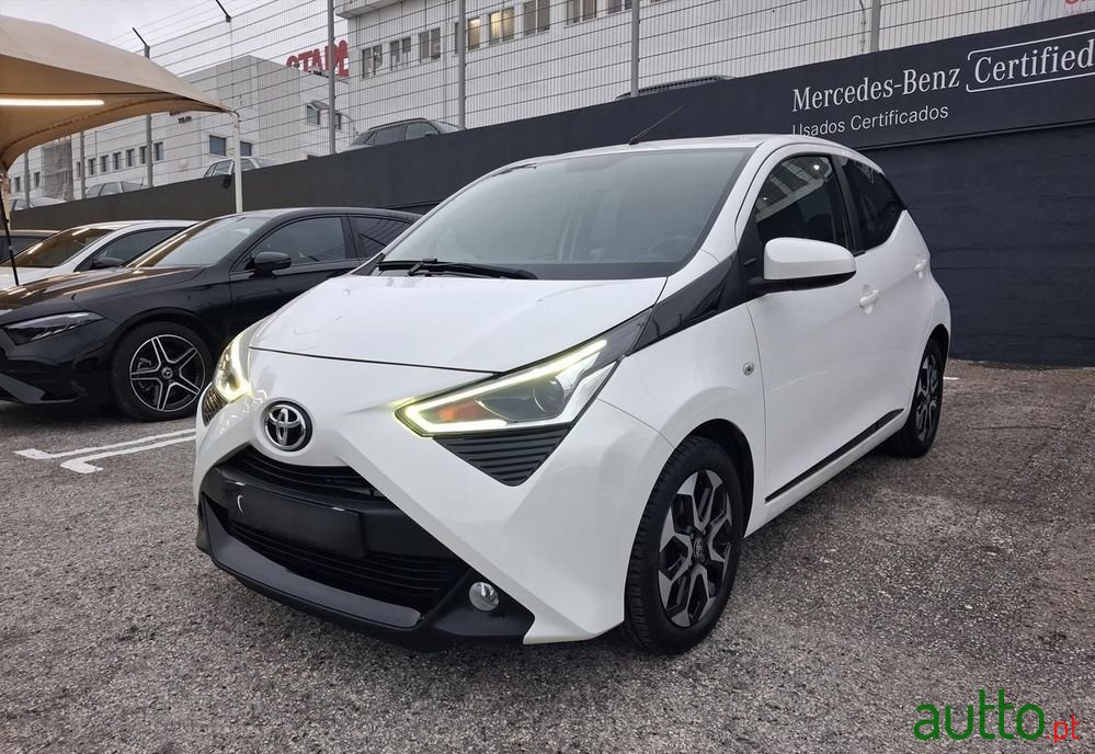 2022' Toyota Aygo 1.0 X-Play photo #1