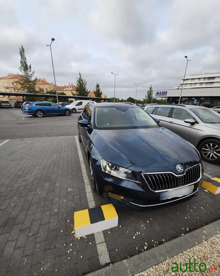 2016' Skoda Superb Break photo #1