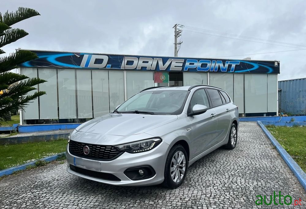 2020' Fiat Tipo Station Wagon photo #1