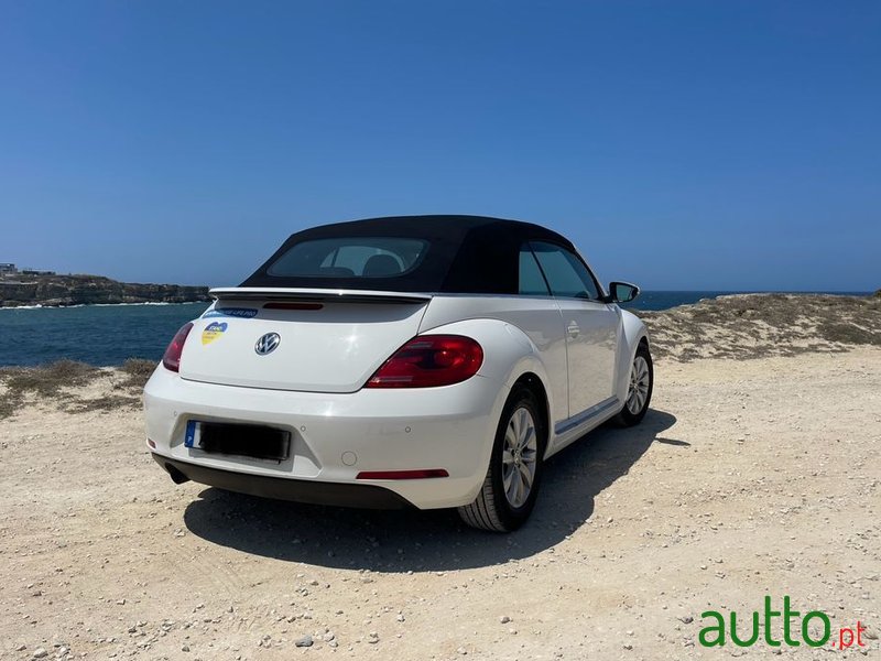 2013' Volkswagen New Beetle photo #3