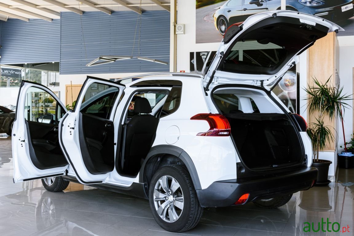 2019' Peugeot 2008 photo #5