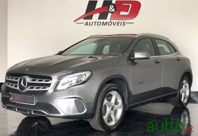 2018' Mercedes-Benz Gla-180 photo #2