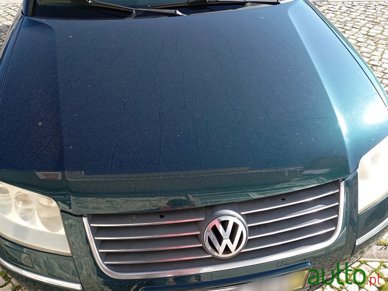 2001' Volkswagen Passat photo #4