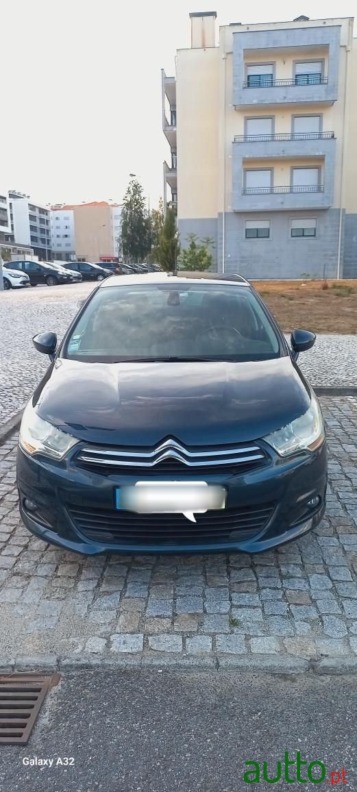 2011' Citroen C4 photo #1