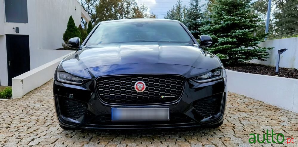 2020' Jaguar XE photo #2