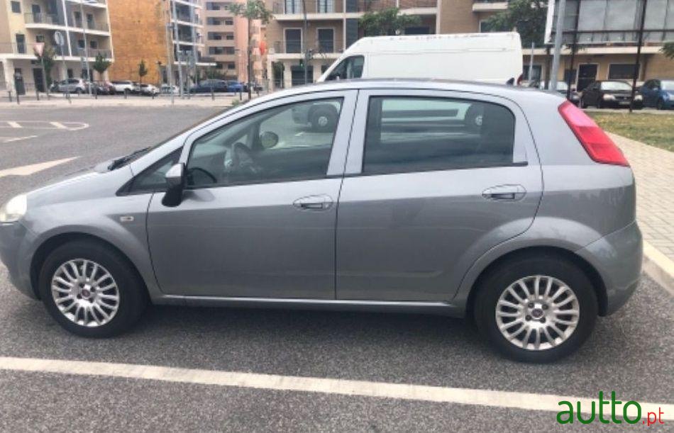 2010' Fiat Grande Punto photo #2