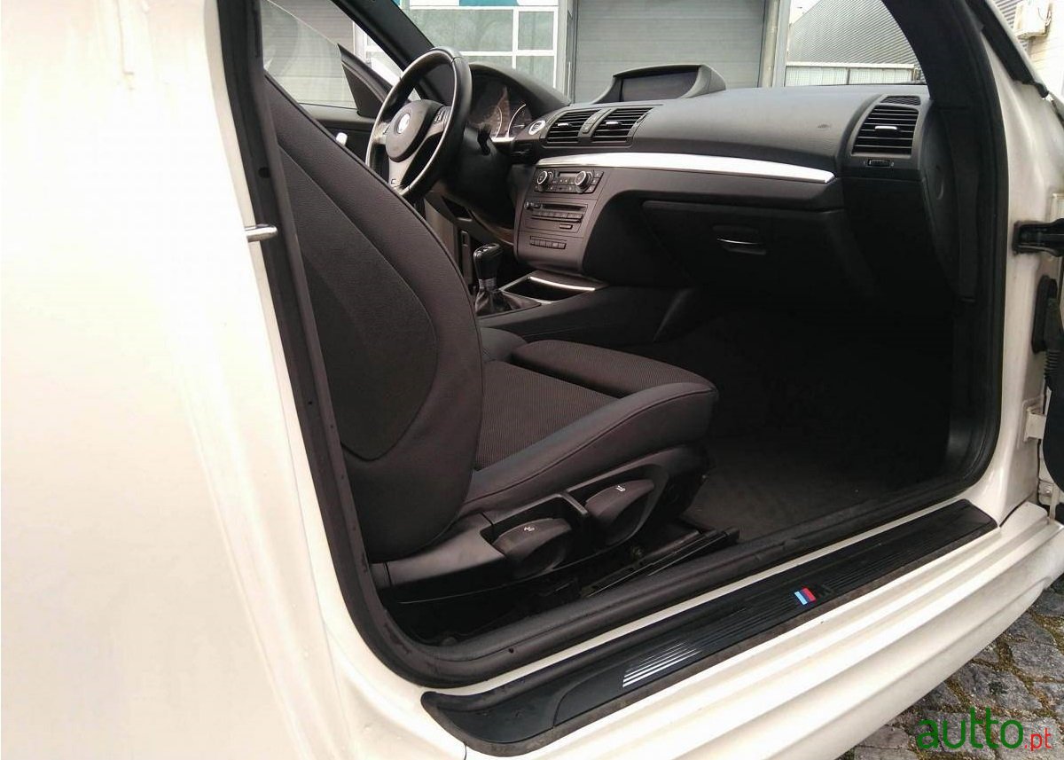 2010' BMW 120 d Pack M Coupé photo #5