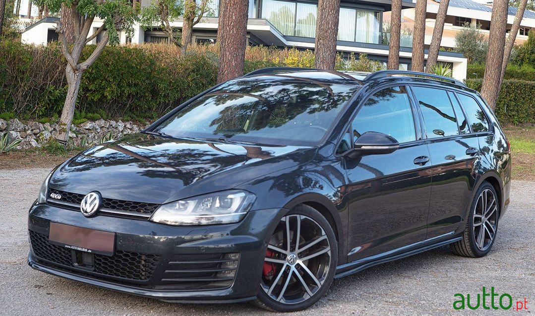 2015' Volkswagen Golf Variant photo #1