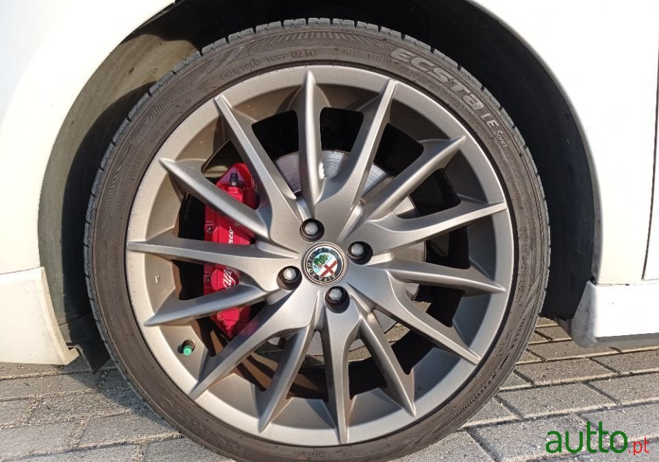 2010' Alfa Romeo MiTo photo #5