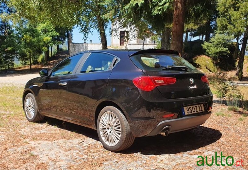 2014' Alfa Romeo Giulietta photo #4