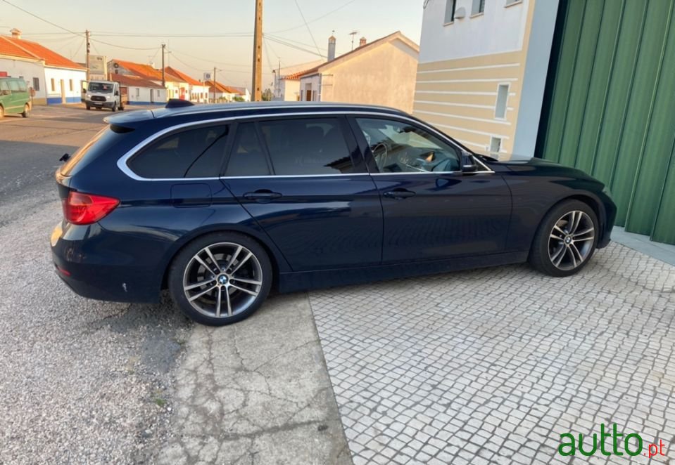 2013' BMW 320 photo #1