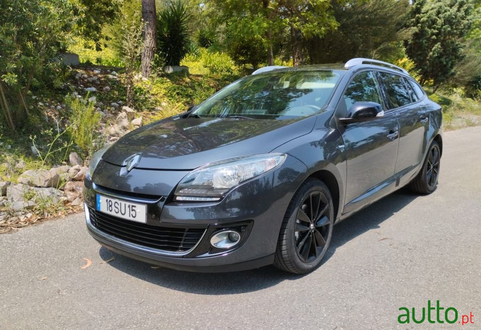 2012' Renault Megane Sport Tourer photo #2