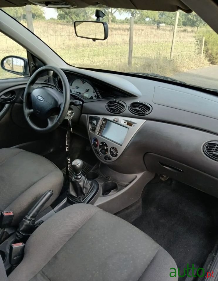 2004' Ford Focus photo #2