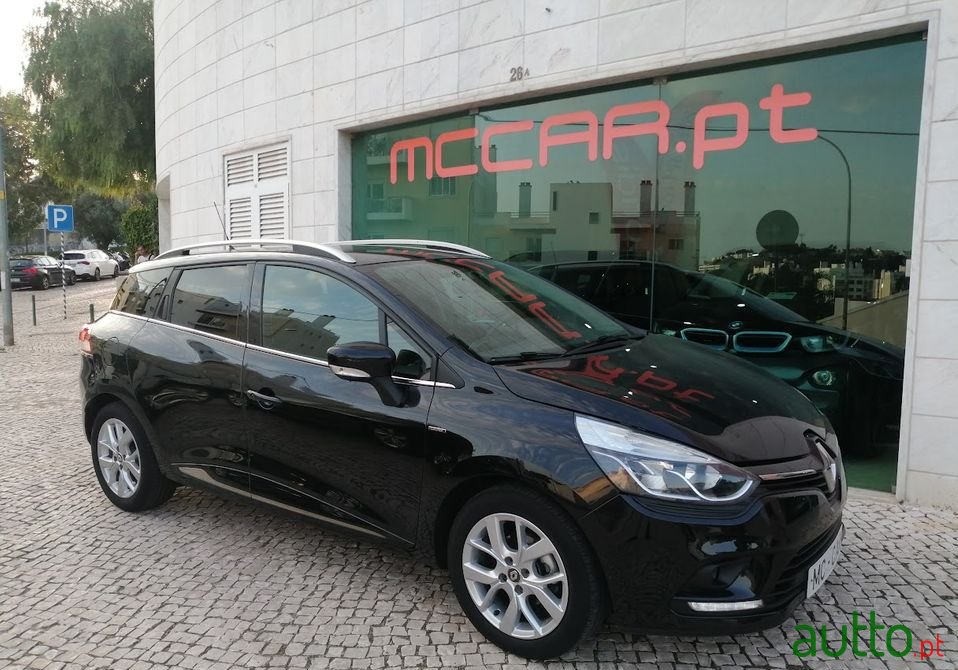 2018' Renault Clio Sport Tourer photo #1