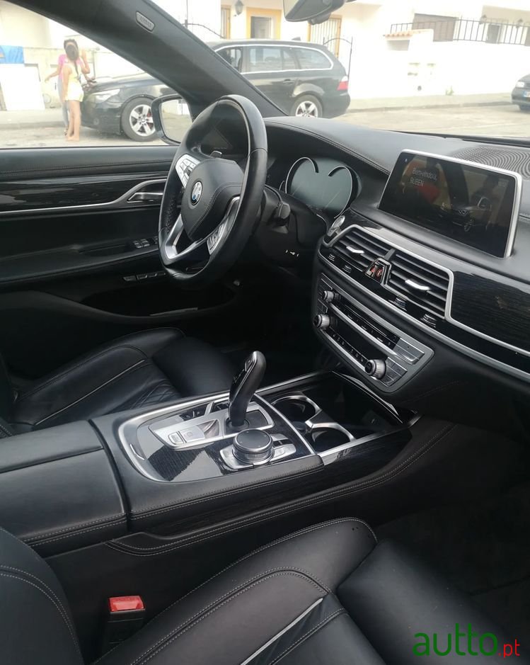 2018' BMW Série 7 D Pack M photo #6