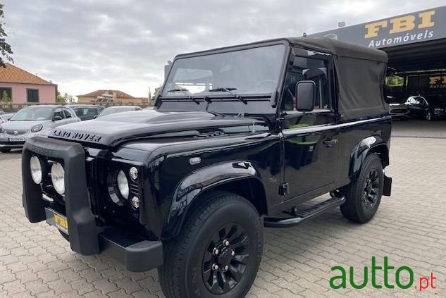 2007' Land Rover Defender Sw photo #3