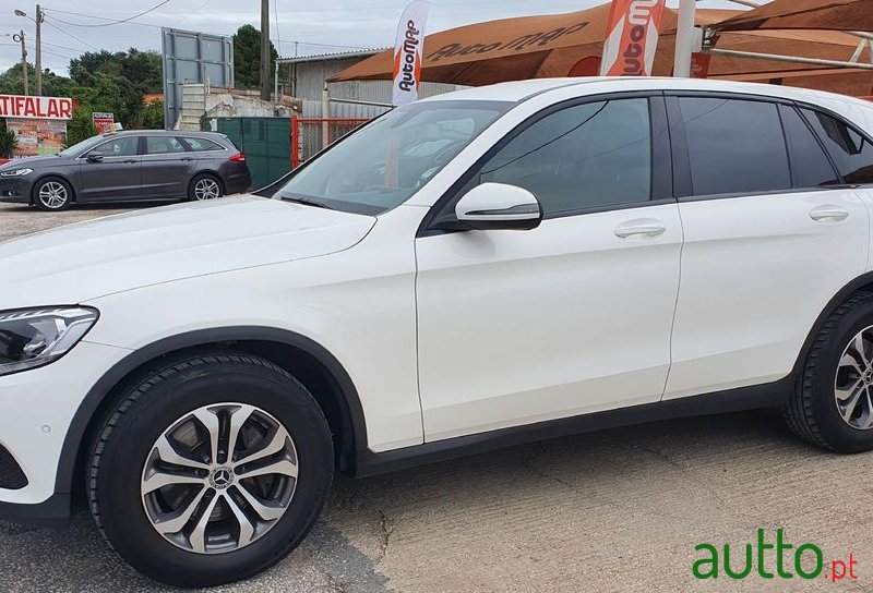 2018' Mercedes-Benz Glc-250 photo #4