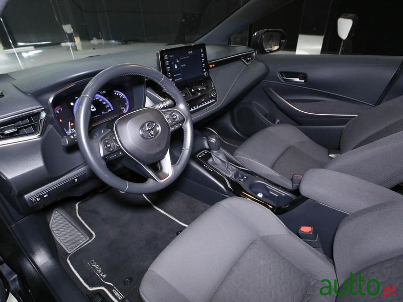 2020' Toyota Corolla Touring Sports photo #6