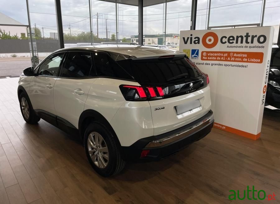 2020' Peugeot 3008 photo #2