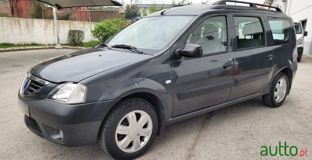 2009' Dacia Logan Mcv photo #2