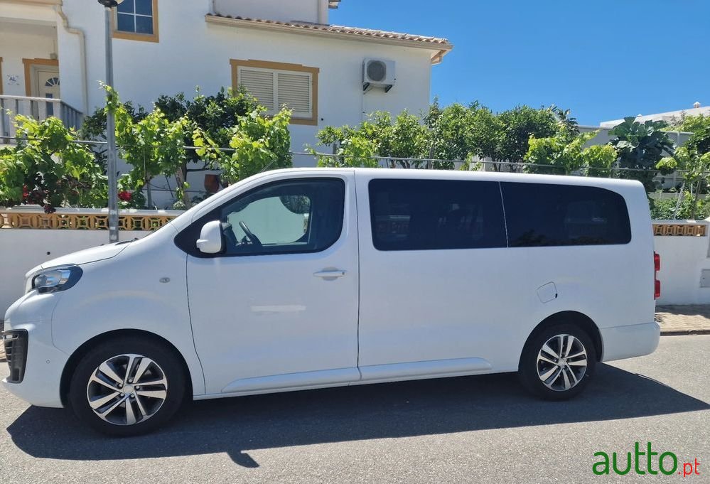 2018' Peugeot Traveller photo #4