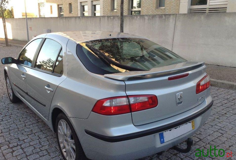 2002' Renault Laguna 1.8 photo #2
