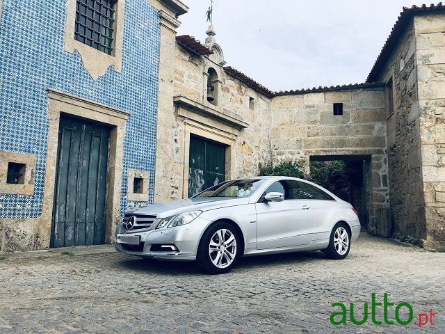 2010' Mercedes-Benz E-350 photo #2