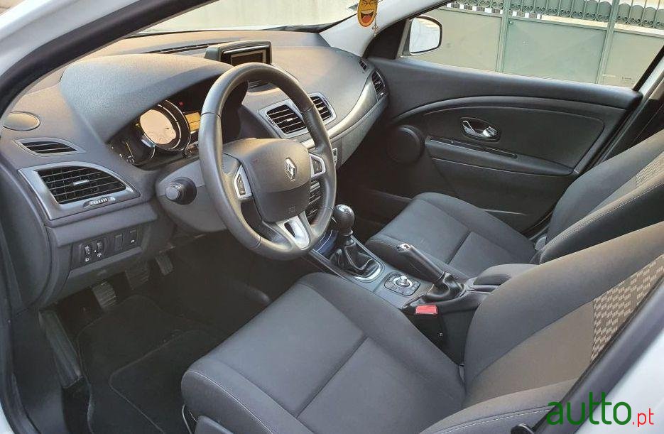 2012' Renault Megane Break photo #5