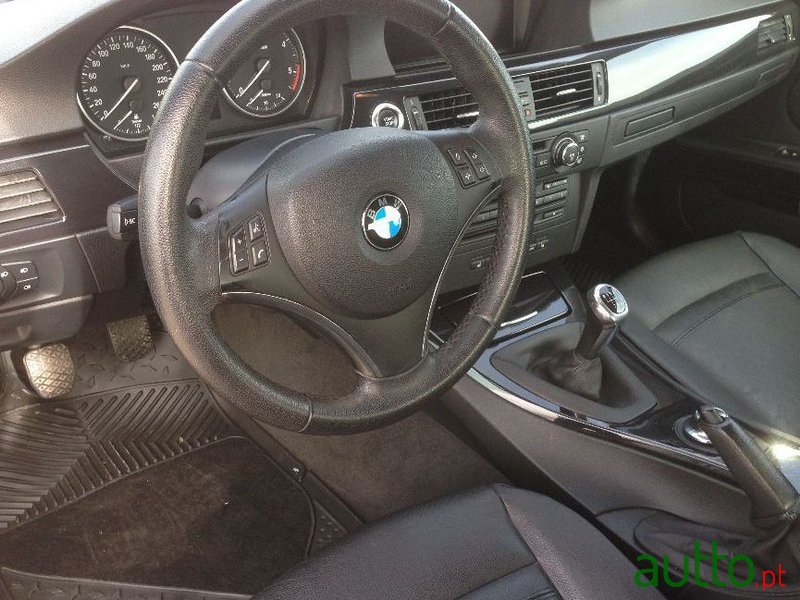 2008' BMW 320 photo #1