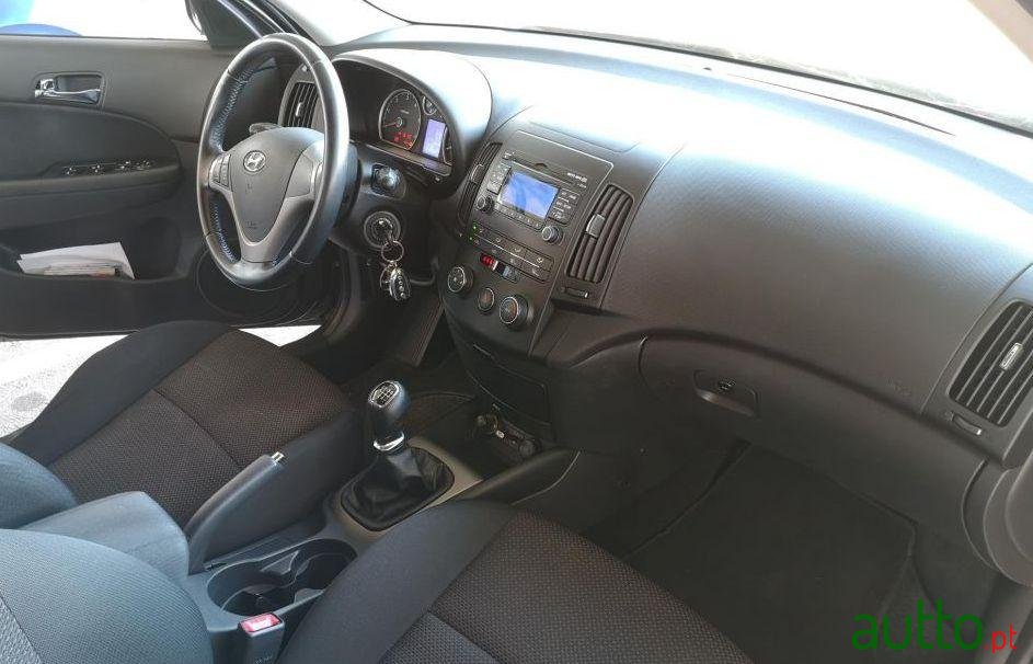 2010' Hyundai I30 Blue Confort photo #4