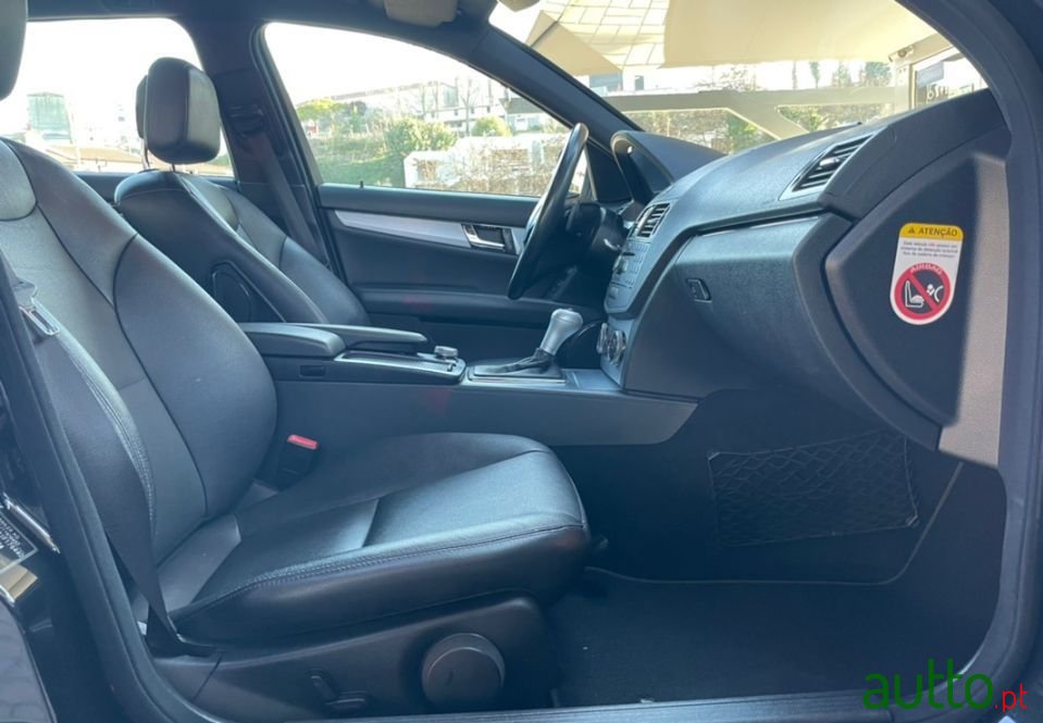 2008' Mercedes-Benz C-320 photo #6