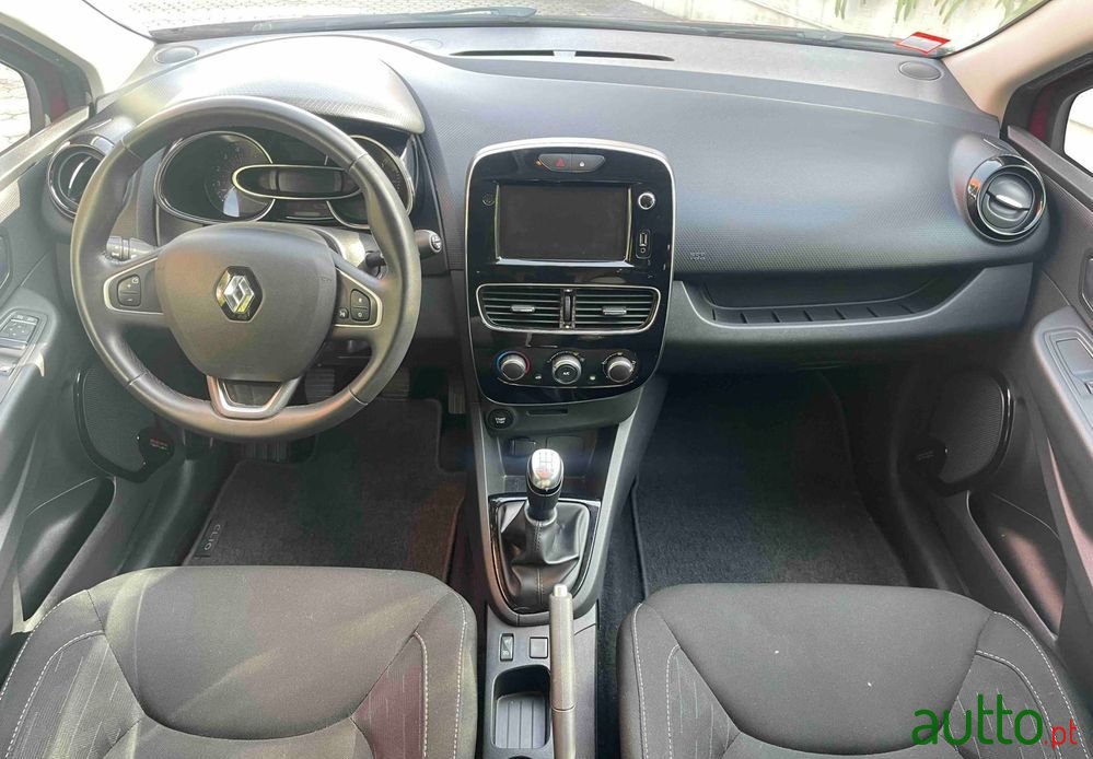 2019' Renault Clio Sport Tourer photo #6