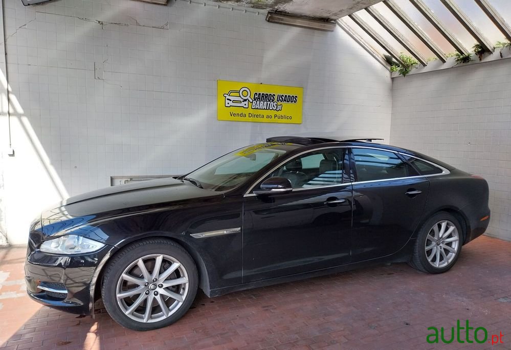 2012' Jaguar XJ photo #2