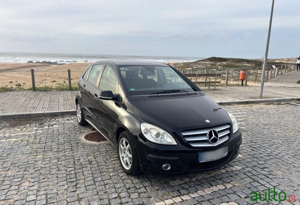 2008' Mercedes-Benz Classe B photo #1