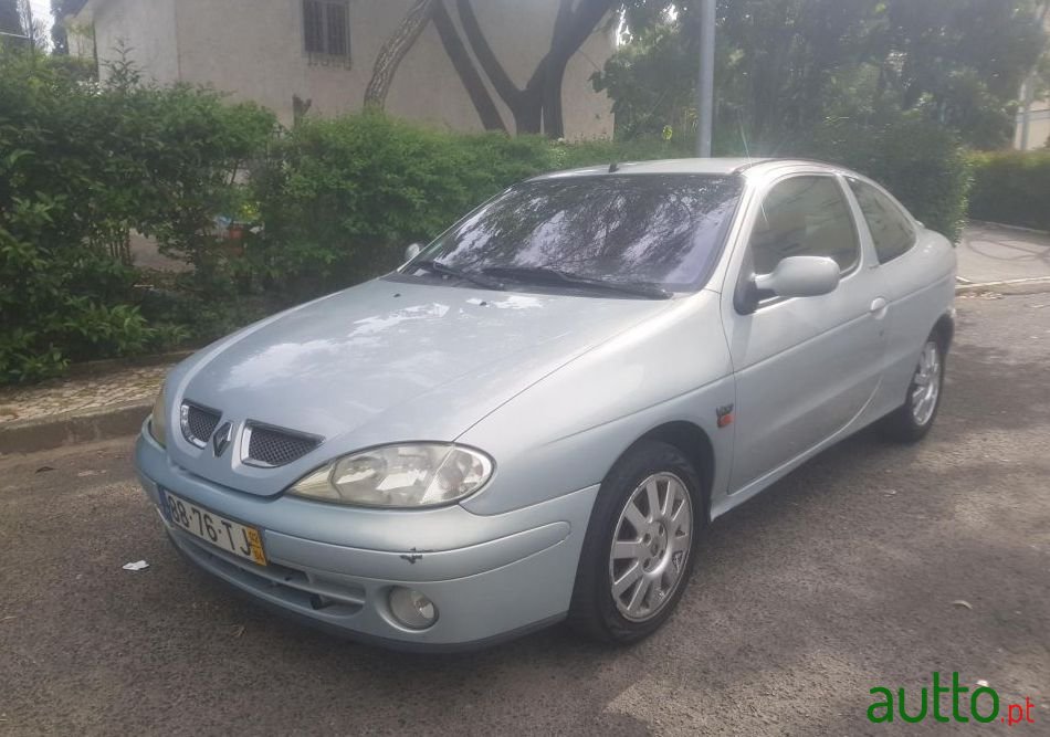 2002' Renault Megane Coupe photo #4