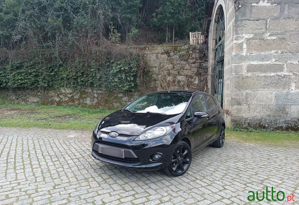 2012' Ford Fiesta photo #4