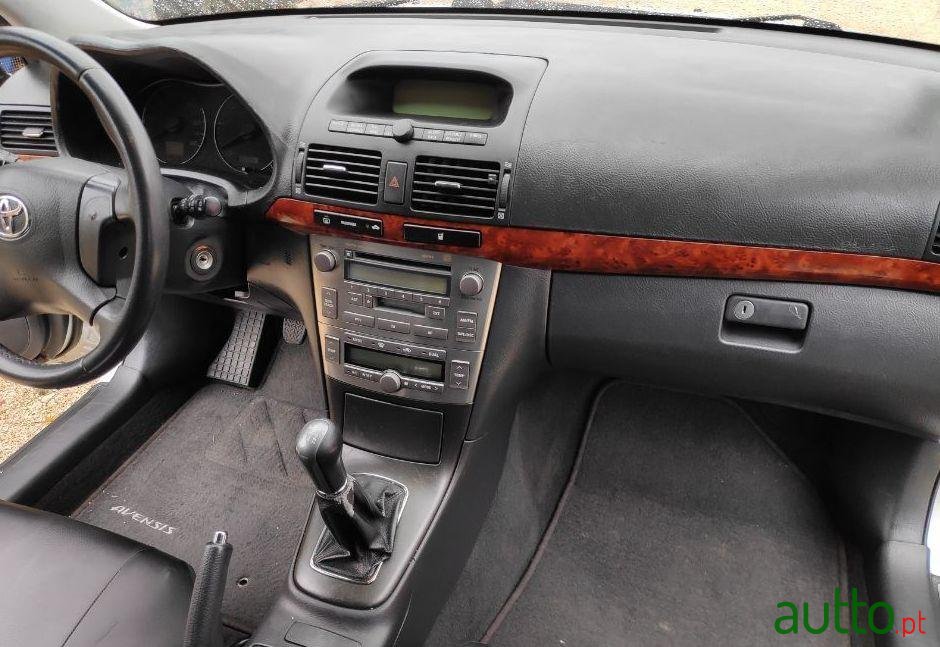 2004' Toyota Avensis 2.0 D-4D photo #4