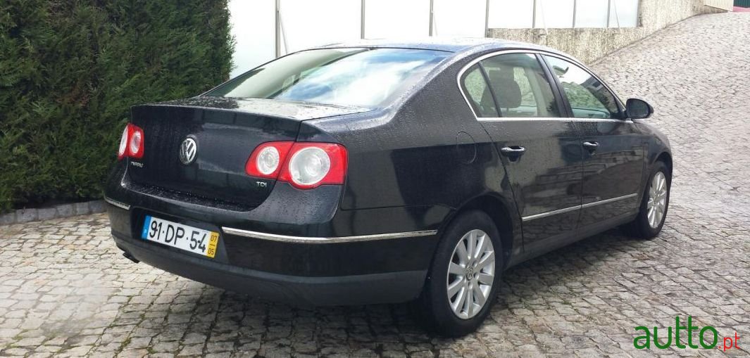 2007' Volkswagen Passat photo #1