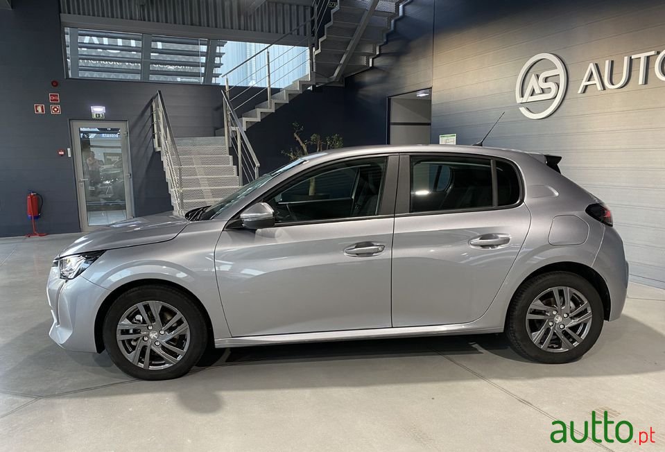 2021' Peugeot 208 photo #2