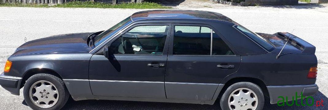 1993' Mercedes-Benz 250 D Turbo photo #4