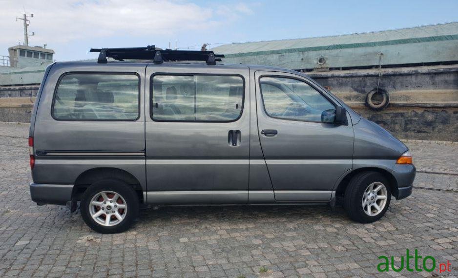 2000' Toyota Hiace photo #1