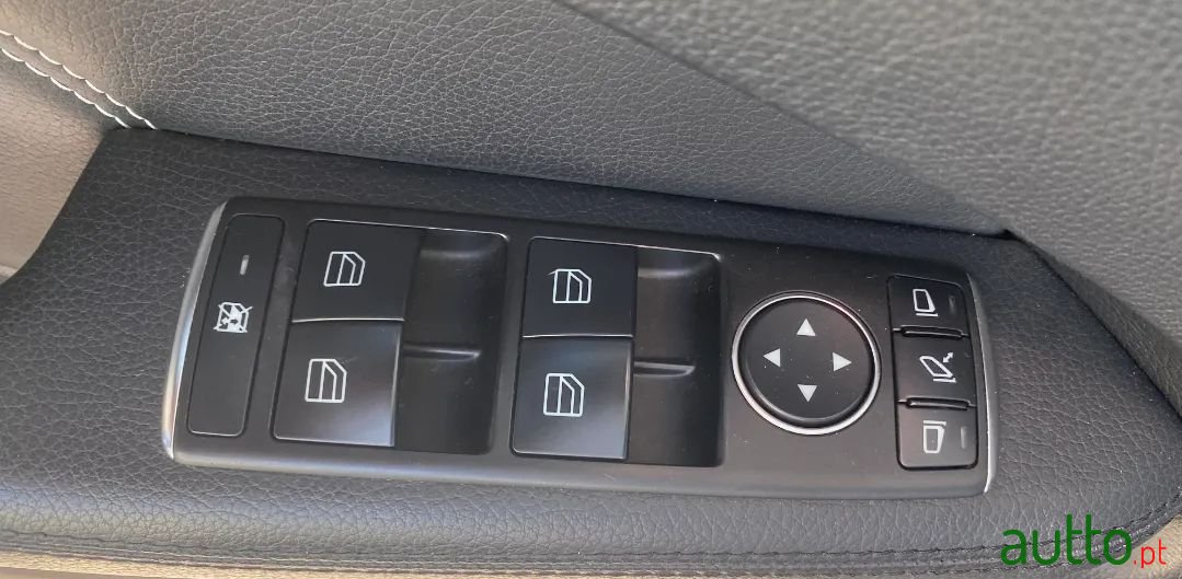 2013' Mercedes-Benz E-300 photo #5