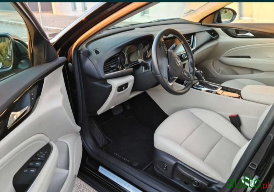 2017' Opel Insignia -Grand Sport photo #3