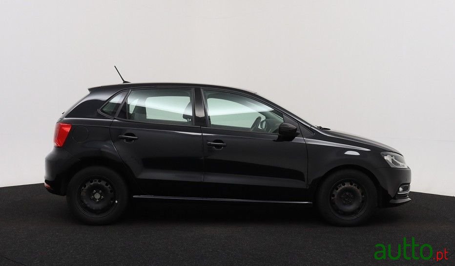 2016' Volkswagen Polo photo #3