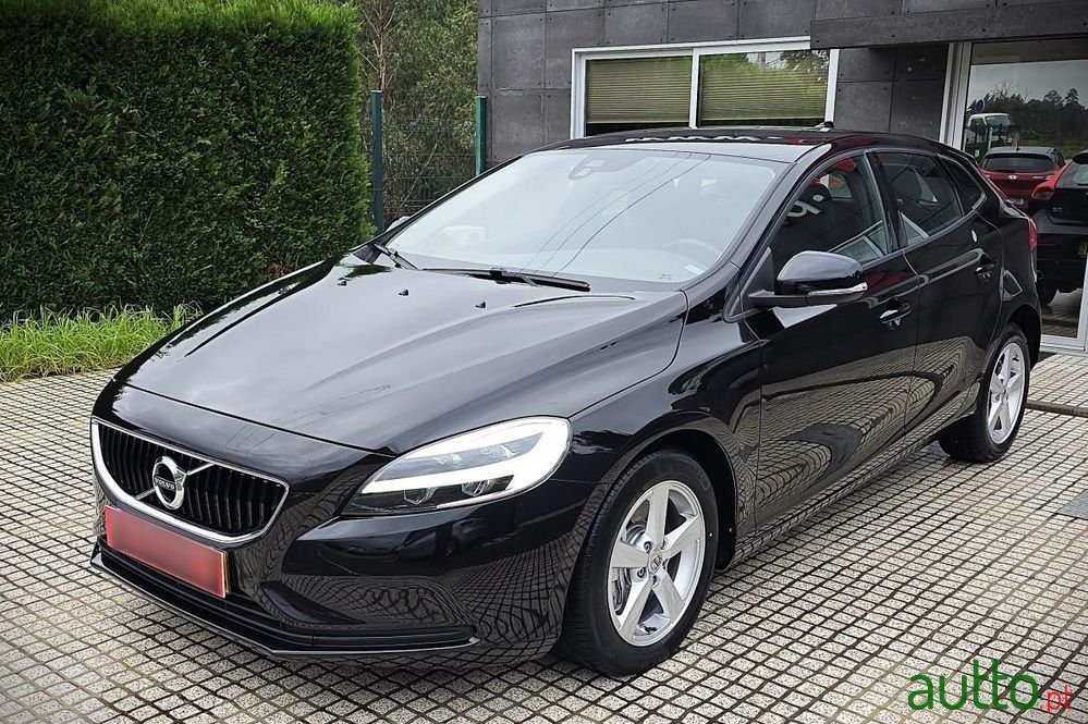 2018' Volvo V40 photo #2