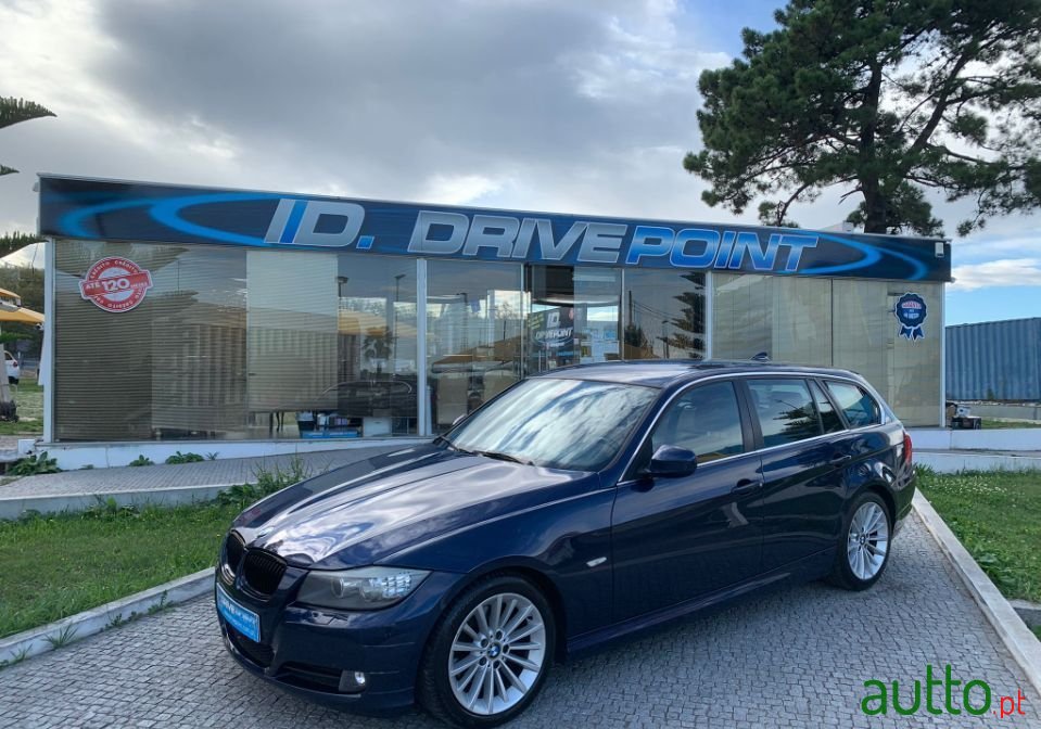 2011' BMW 320 photo #1