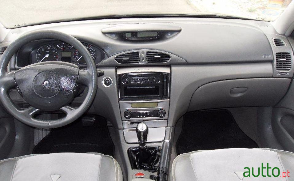 2003' Renault Laguna Break photo #3