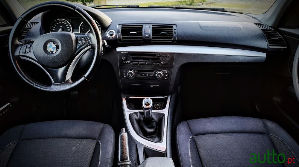 2009' BMW 120 photo #5